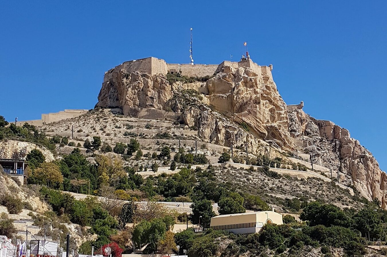 santa-barbara-castle-view