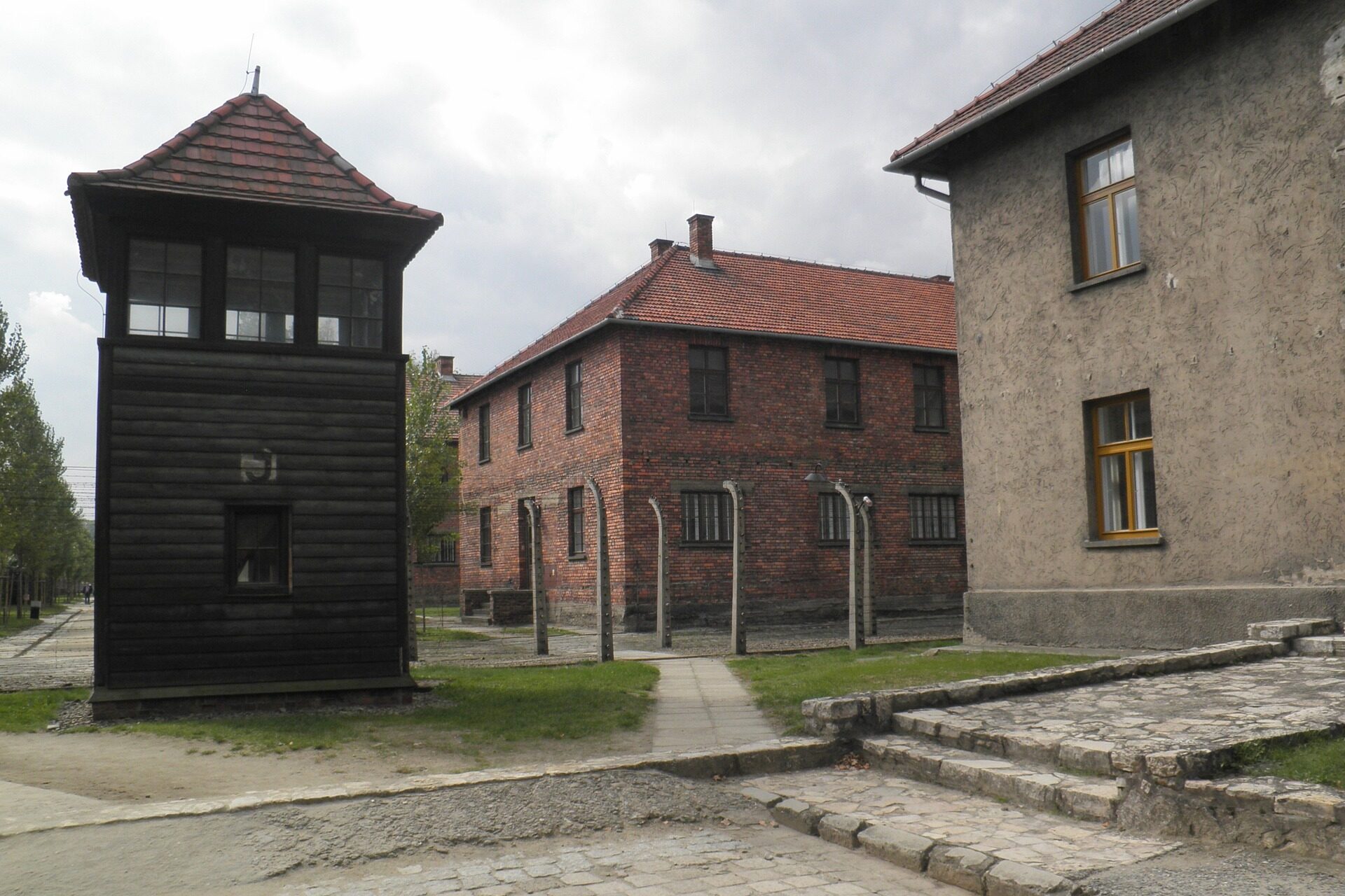 auschwitz-watchtower