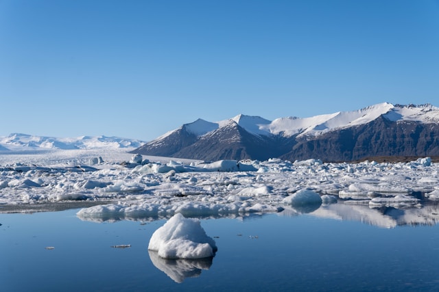 iceland-glacier-lagoon