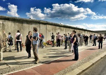 berlin-wall-people