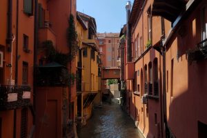 bologna-canal