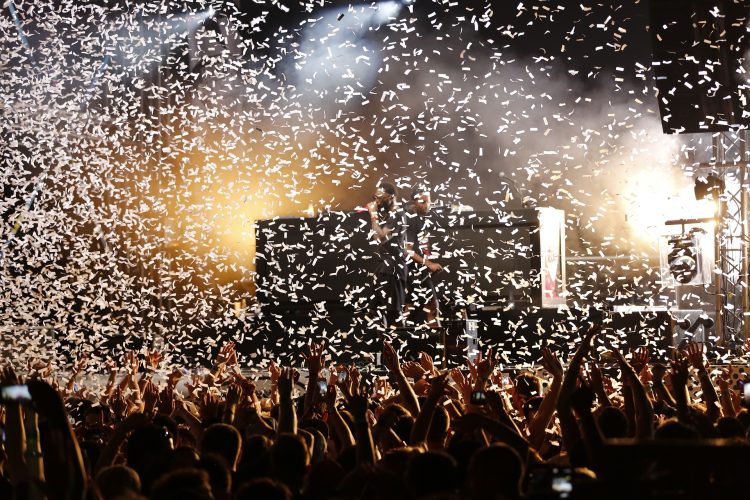 crowd-party