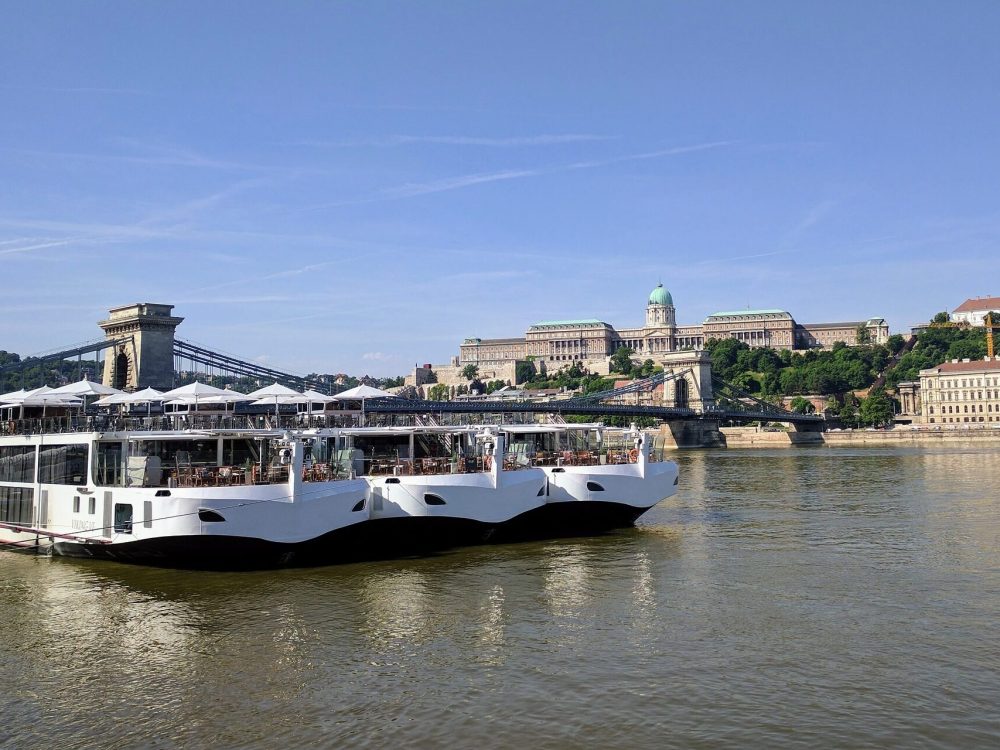 cruise-ship-budapest