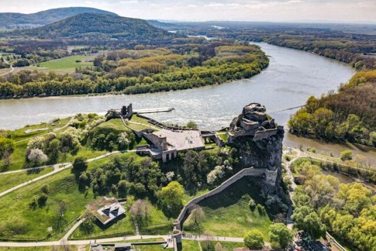 devin-castle