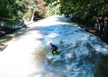 eisbachwelle-surfing
