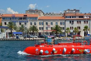 glass-bottom-boat-stock