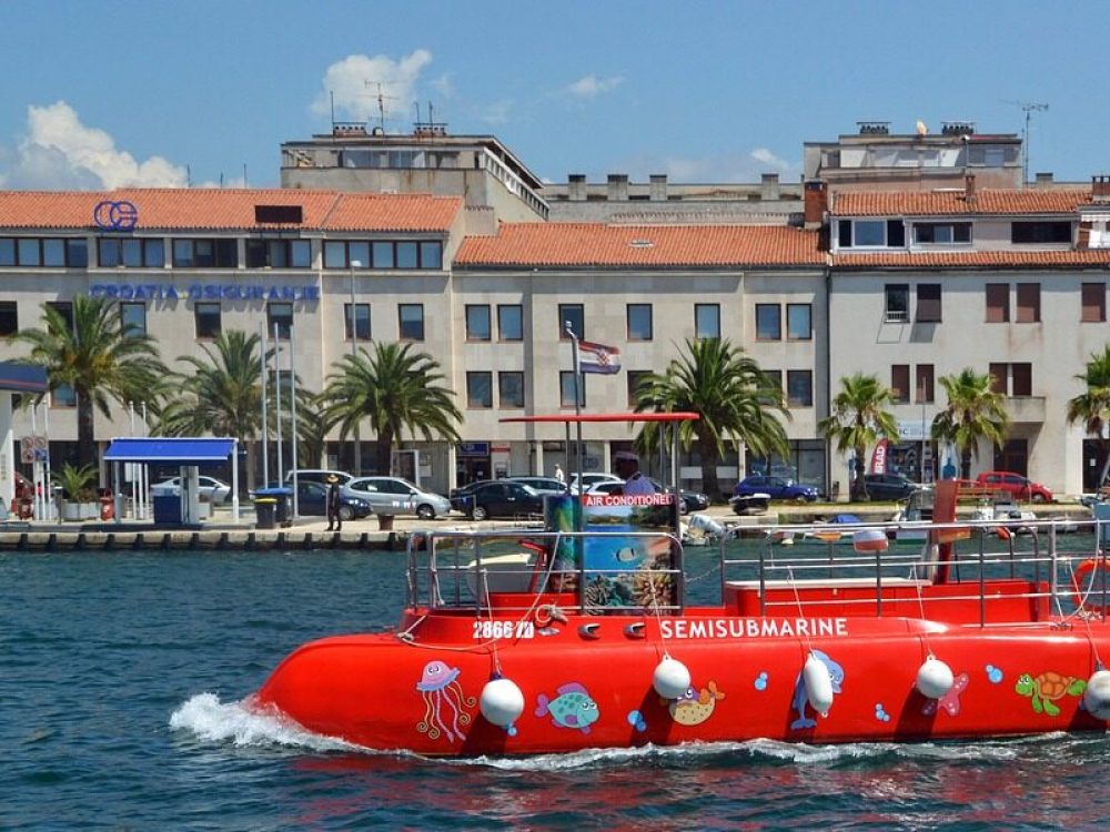 glass-bottom-boat-stock