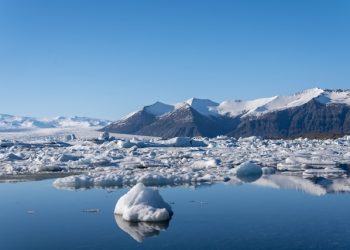 iceland-glacier-lagoon