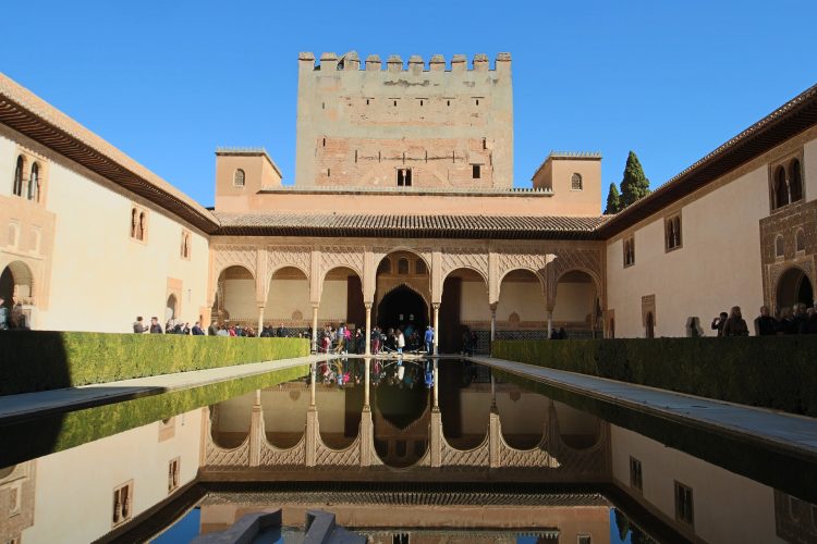 inside-alhambra