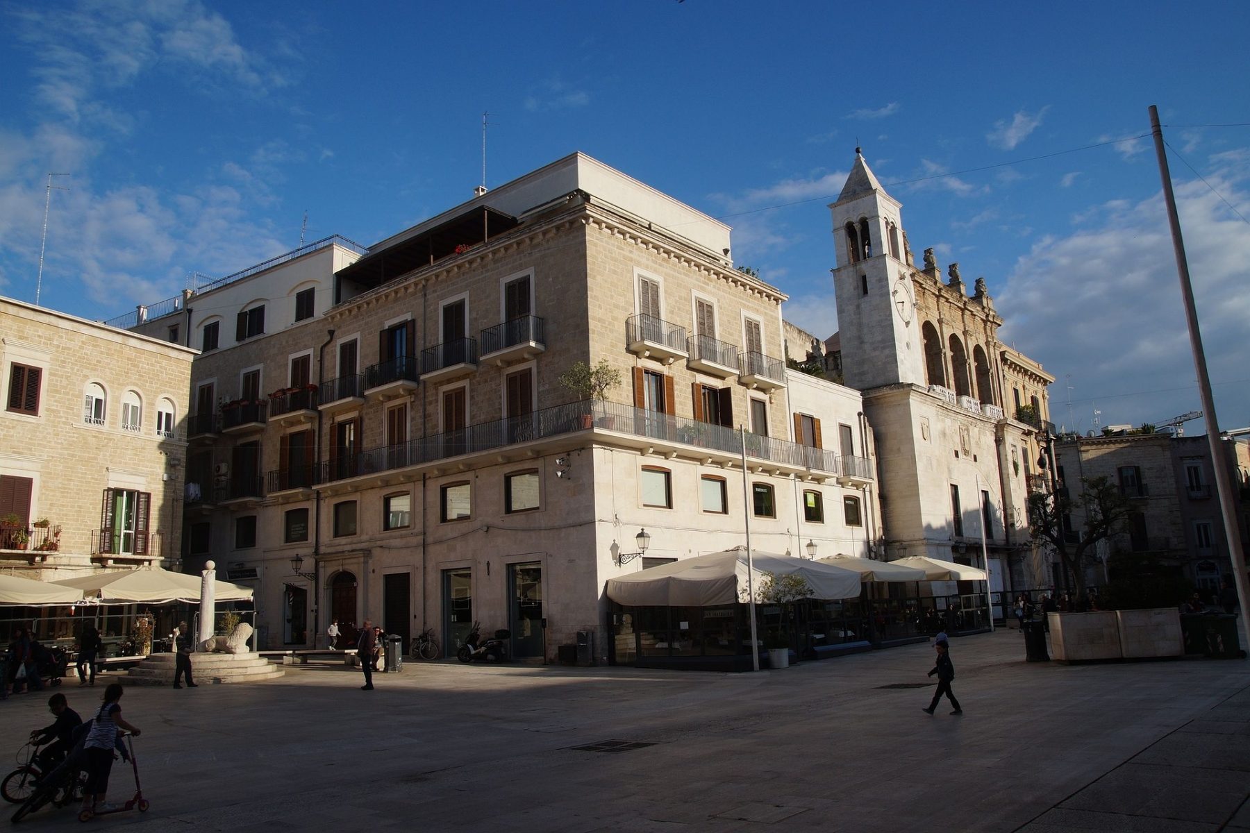 piazza-mercantile-bari
