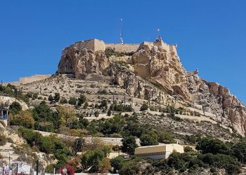 santa-barbara-castle-view